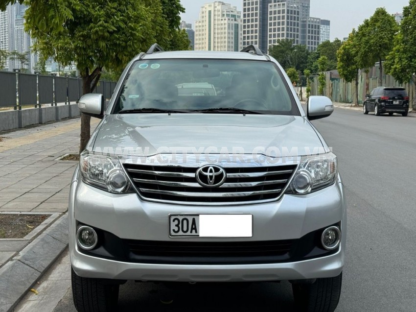 Toyota Fortuner 2.7V 4x2 AT 2014