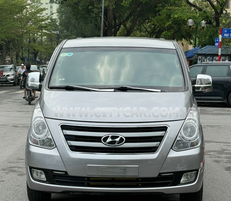 Hyundai Grand Starex 2.5 MT 2016