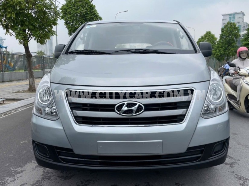 Hyundai Grand Starex Van 2.5 MT 2016