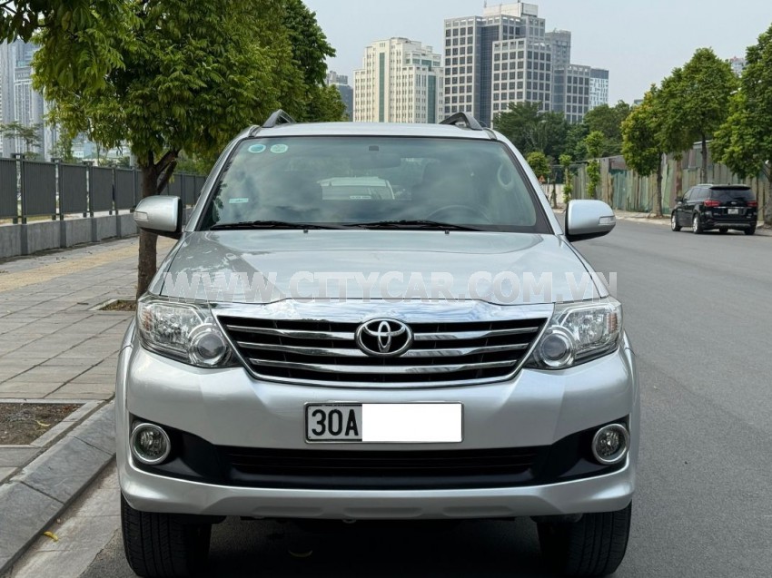 Toyota Fortuner 2.7V 4x2 AT 2014