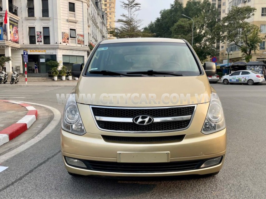 Hyundai Grand Starex 2.5 MT 2011