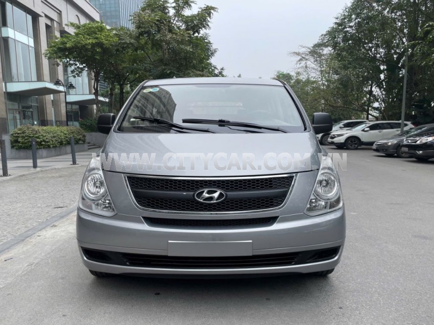 Hyundai Grand Starex Van 2.4 MT 2015