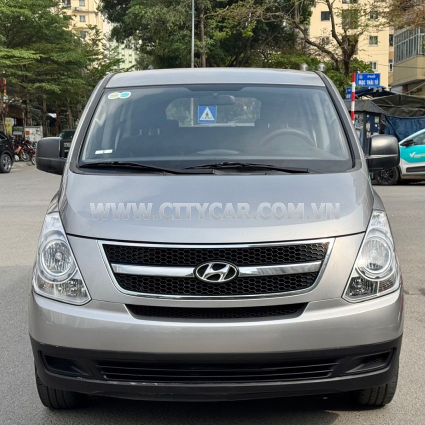 Hyundai Grand Starex Van 2.4 MT 2015