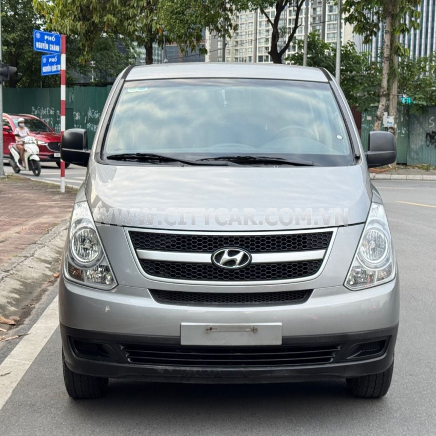 Hyundai Grand Starex Van 2.4 MT 2015