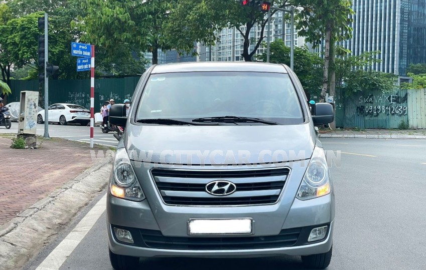 Hyundai Grand Starex 2.4 MT 2016