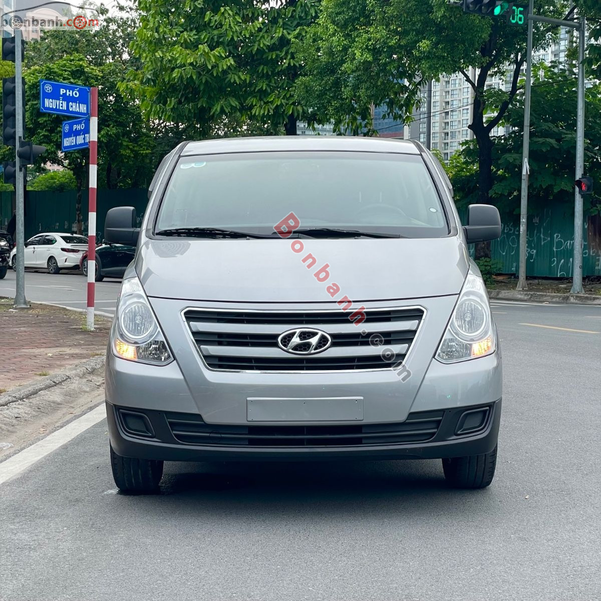 Hyundai Grand Starex Van 2.4 MT 2016