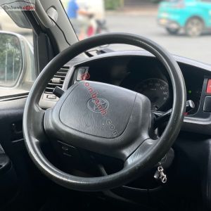 Xe Toyota Hiace van 5 chỗ 2.7L 2008