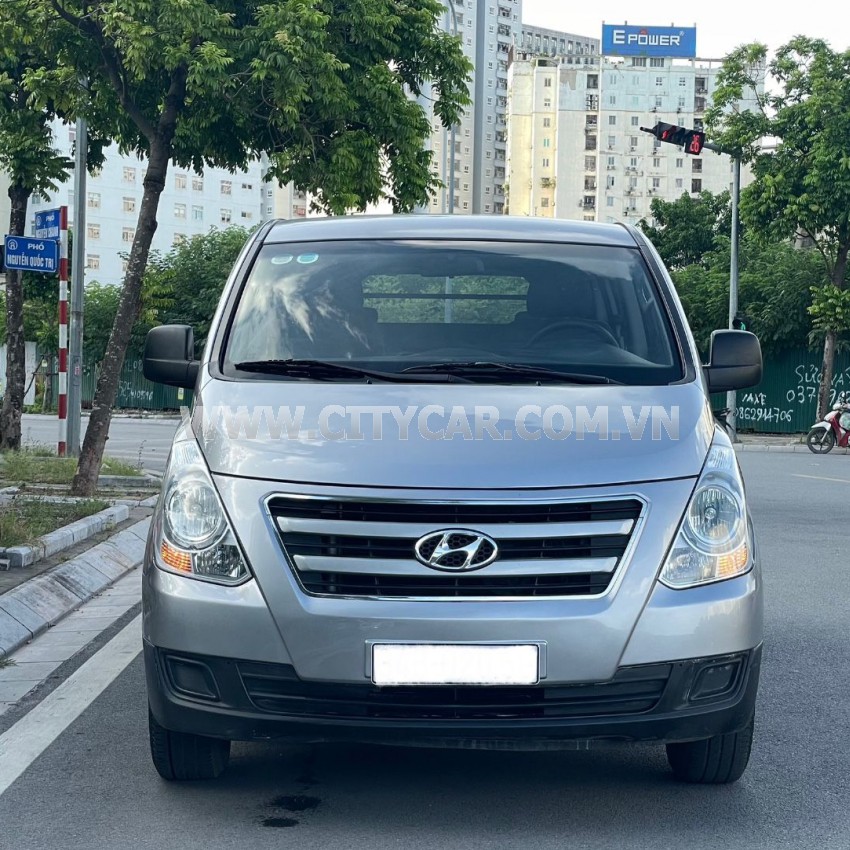 Hyundai Grand Starex Van 2.5 MT 2016