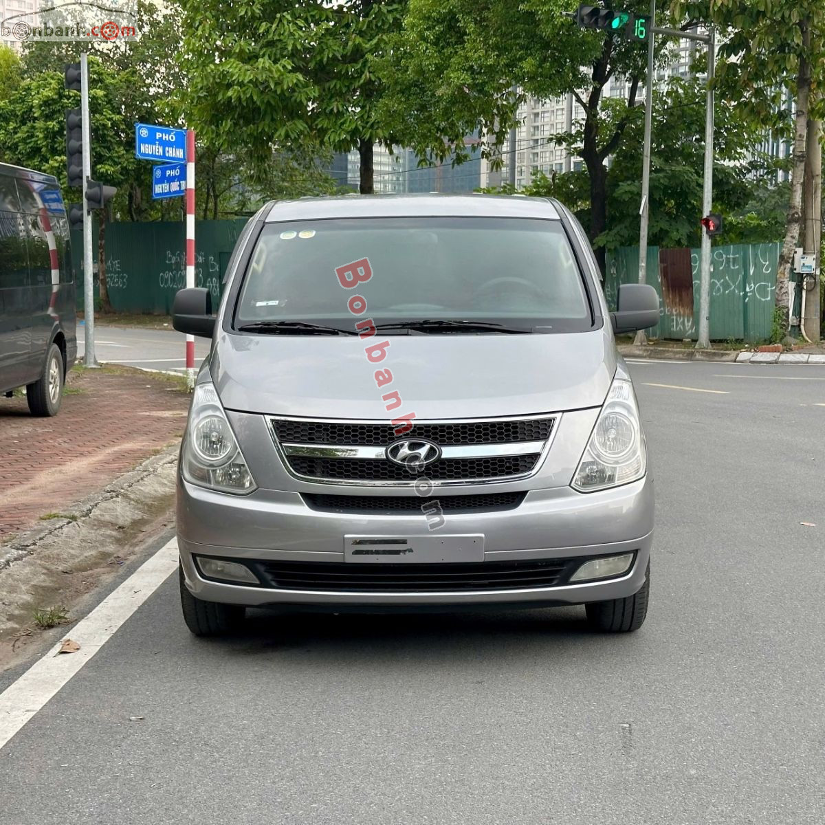 Hyundai Grand Starex 2.4 MT 2013