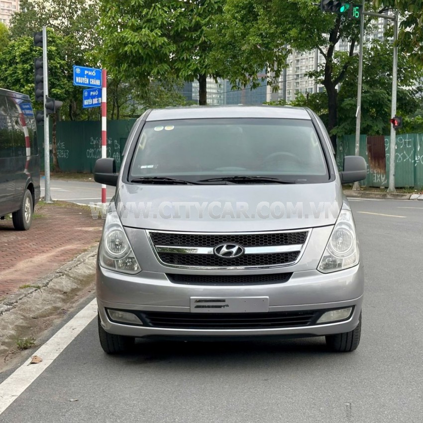 Hyundai Grand Starex 2.4 MT 2013