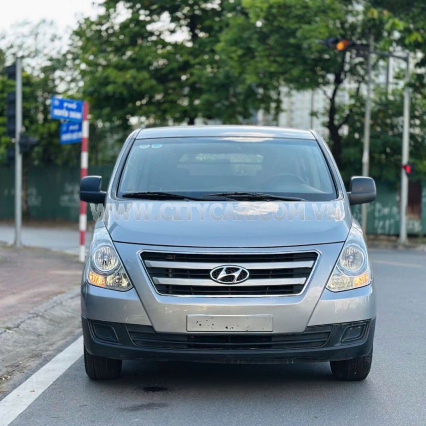 Hyundai Grand Starex Van 2.5 MT 2016