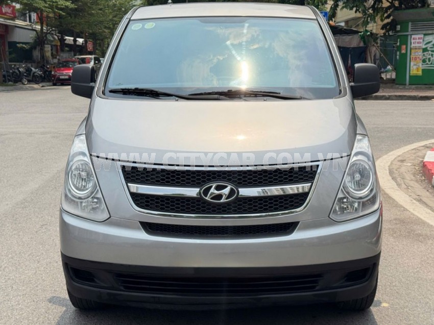 Hyundai Grand Starex Van 2.5 MT 2015