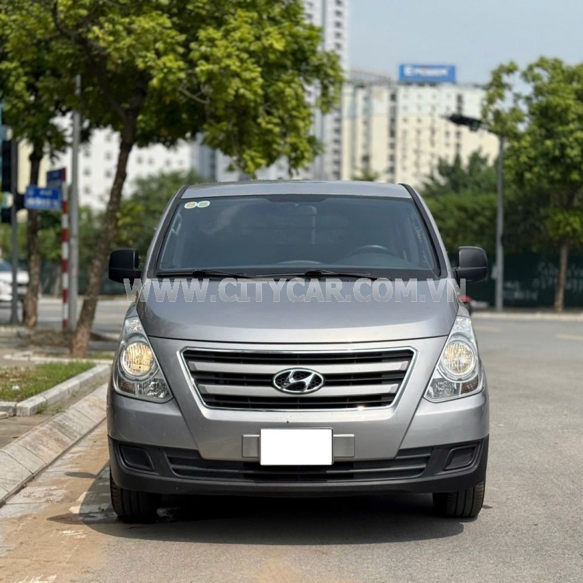 Hyundai Grand Starex Van 2.5 MT 2016