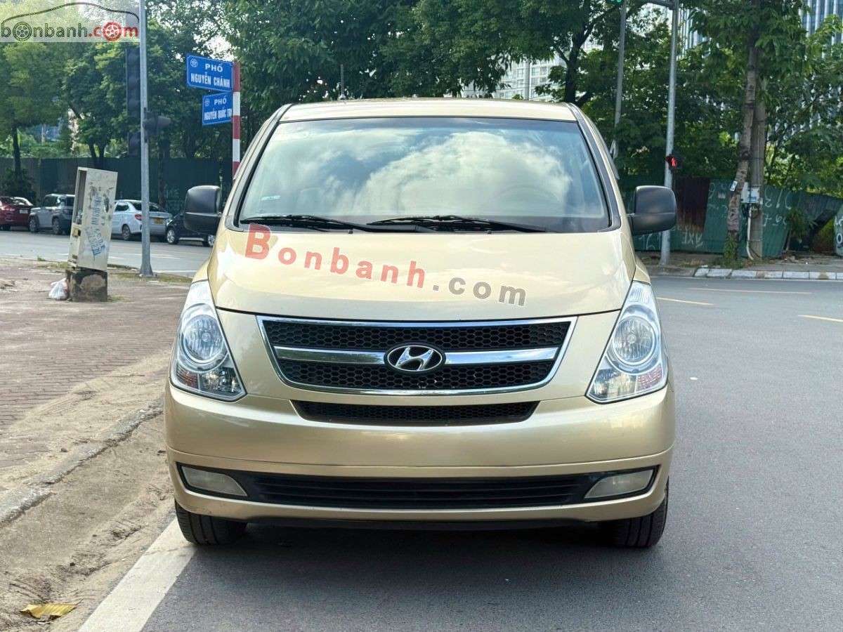 Hyundai Grand Starex 2.4 MT 2010