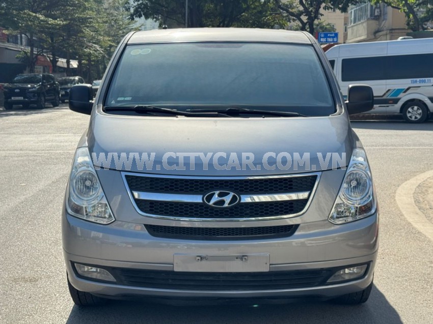 Hyundai Grand Starex Van 2.5 AT 2011