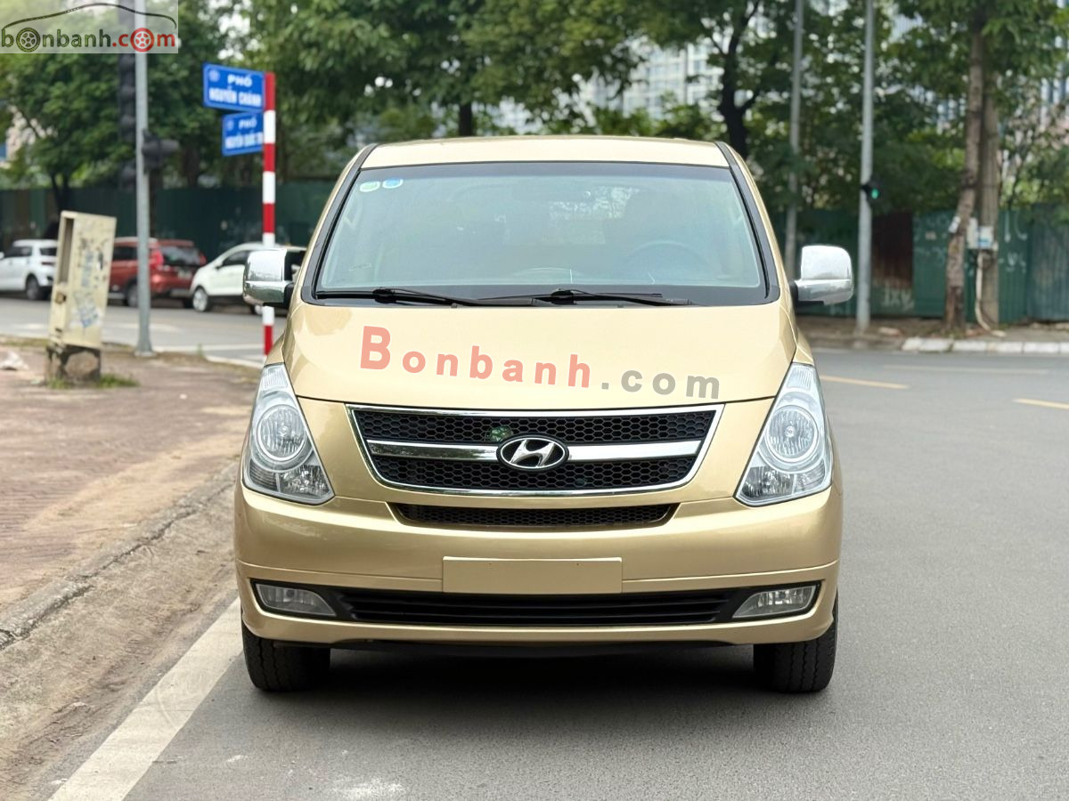 Hyundai Grand Starex 2.5 MT 2012