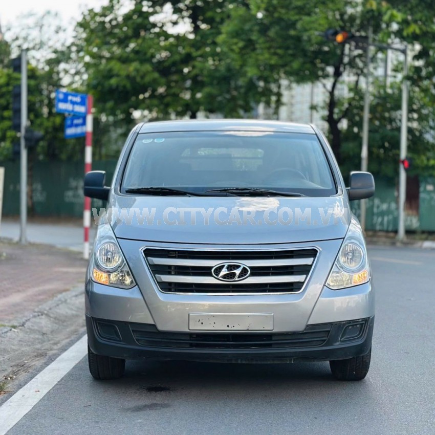 Hyundai Grand Starex Van 2.4 MT 2016