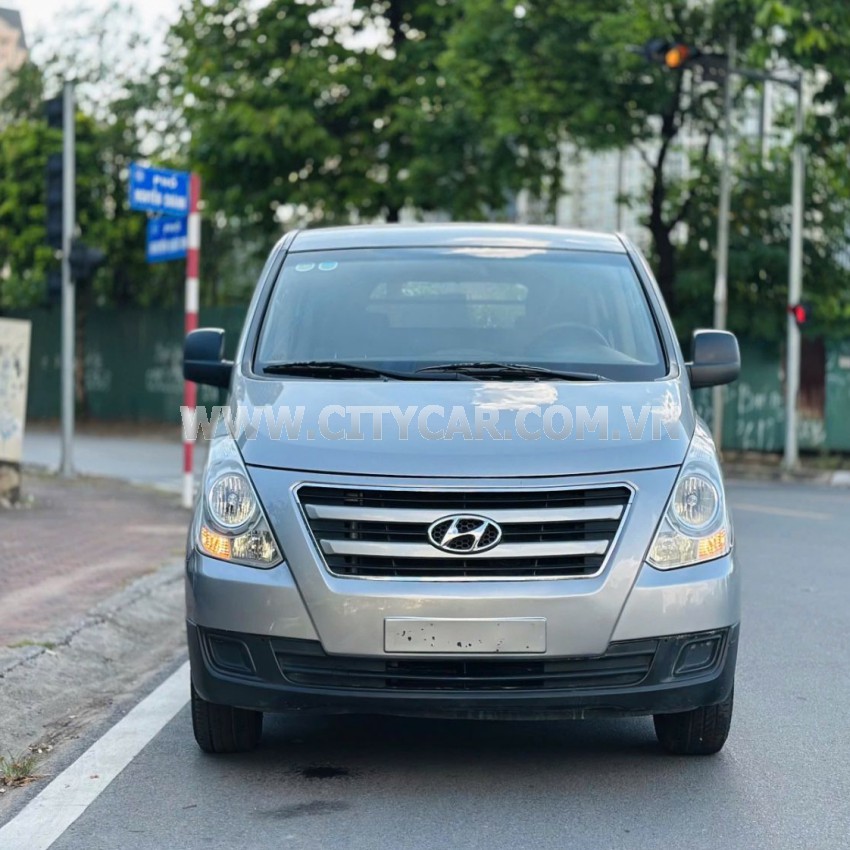 Hyundai Grand Starex Van 2.4 MT 2016
